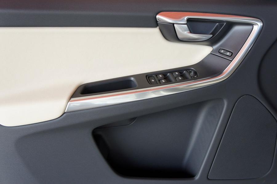  Volvo XC60 R-Design 2012 года  (фото 63 из 90)